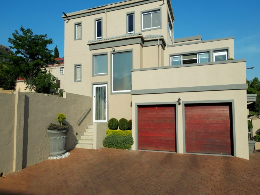 6 Bedroom Property for Sale in Kosmos Ridge North West